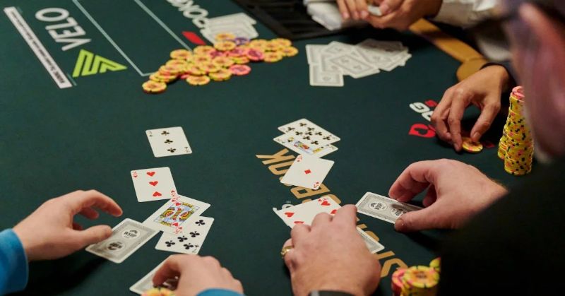 Cách chơi Poker trong vòng Showdown
